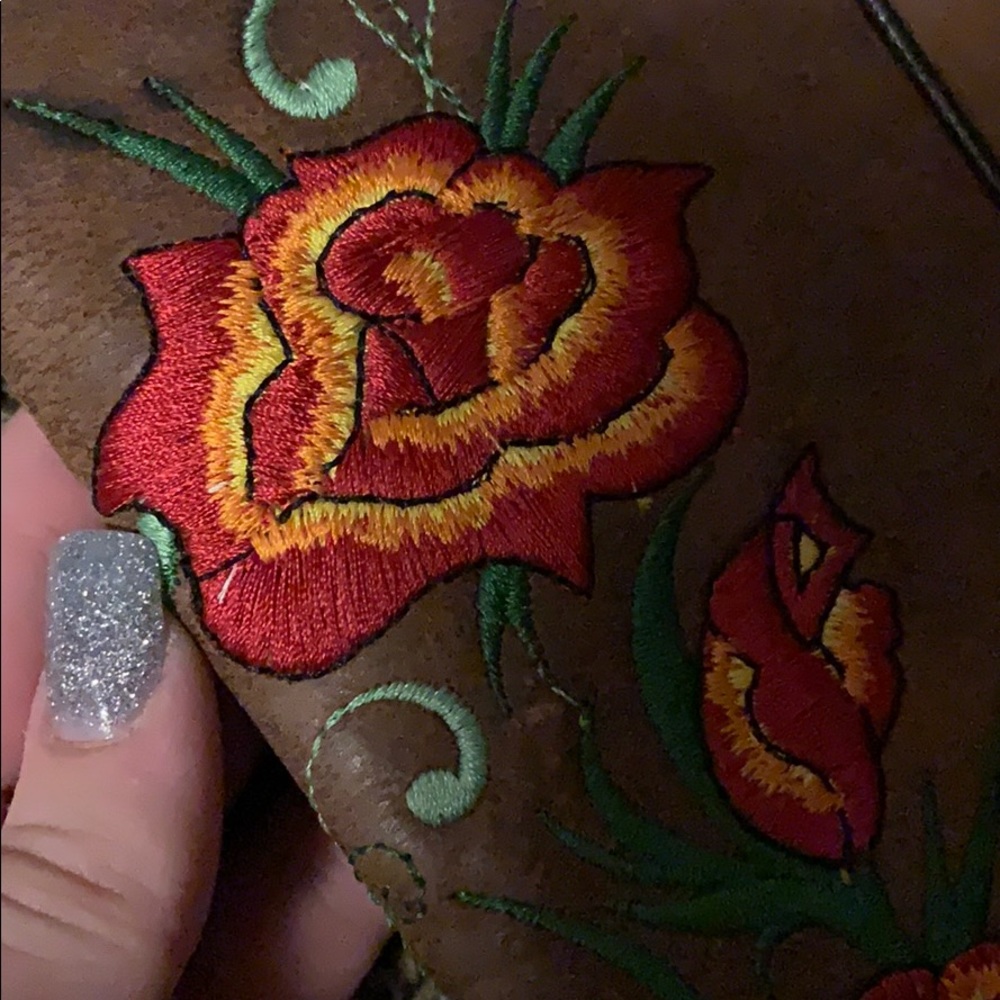 Boots - Picture 4 of 8